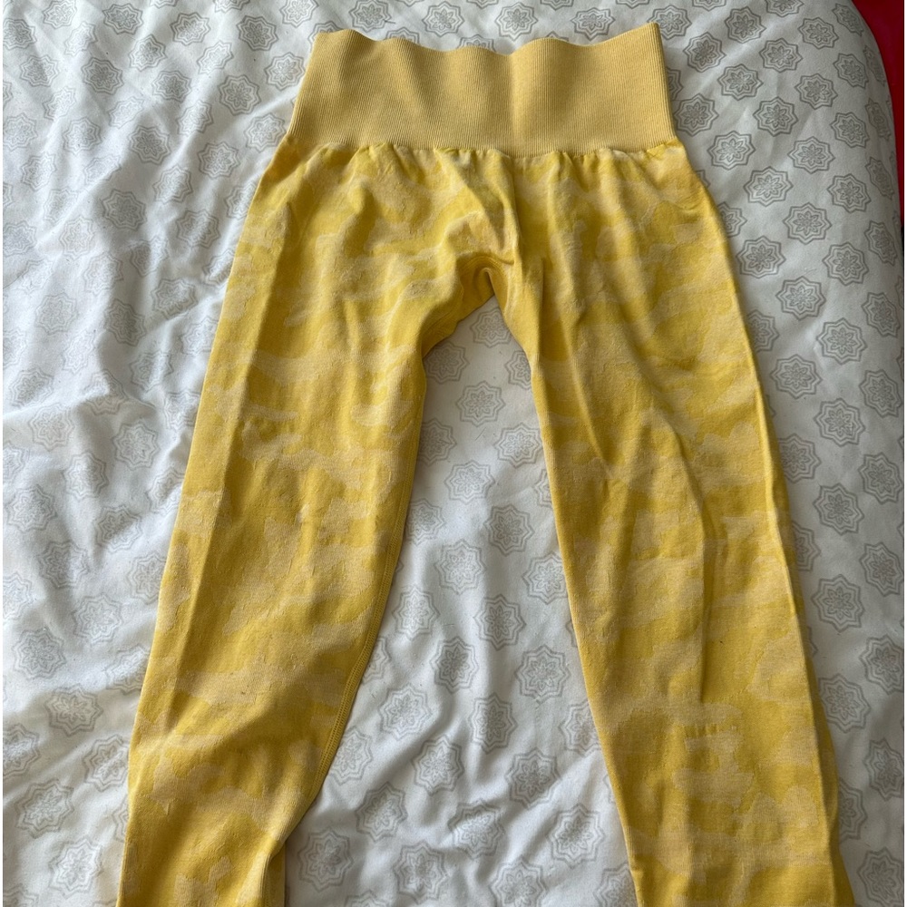 NVGTN Camo Seamless in Yellow